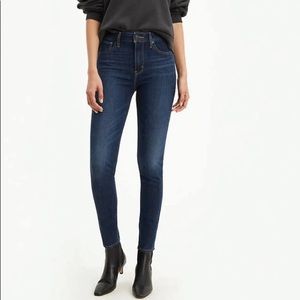 LEVI’S 721 HIGH RISE SKINNY JEANS w/ Sculpt